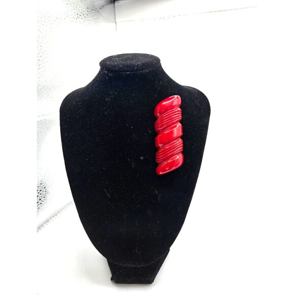 Red Cherry Carved 1930s BAKELITE brooch 2.5 inch long and 1 inch wide - Picture 3 of 6